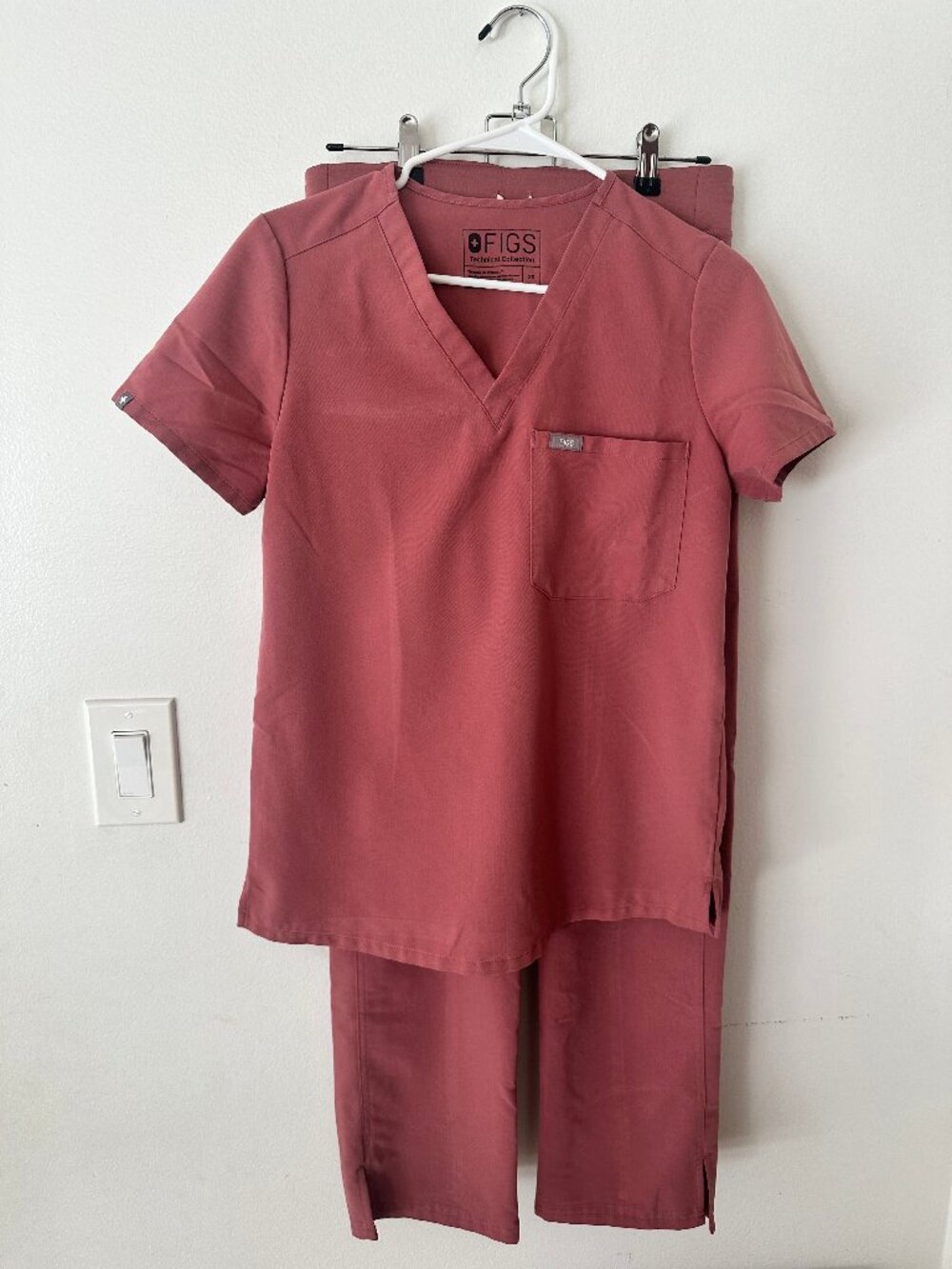 FIGS Scrub Set Mauve - Catarina Top & Kade Cargo Pants PO# 1552 - Size XS